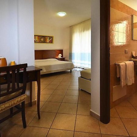 Il Girasole Hotel Villasimius Eksteriør billede